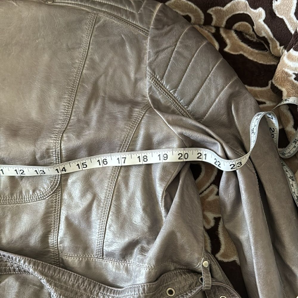 Guess Leather Jacket. - Picture 8 of 11